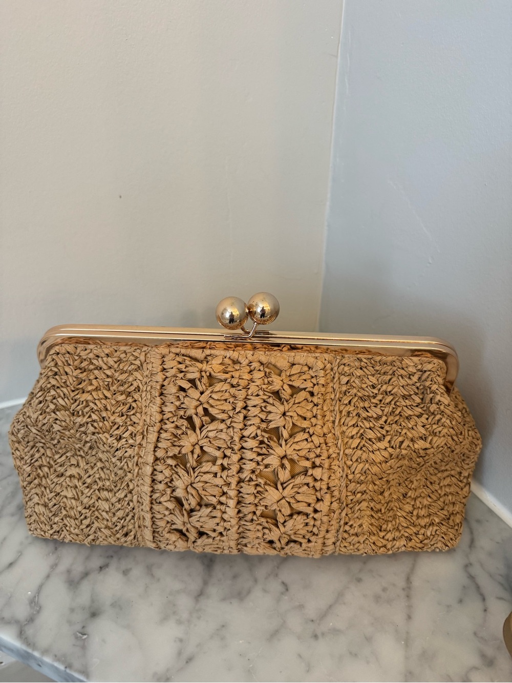 Straw kiss lock Clutch